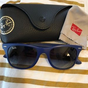 Navy Ray-ban Wayfarer Liteforce